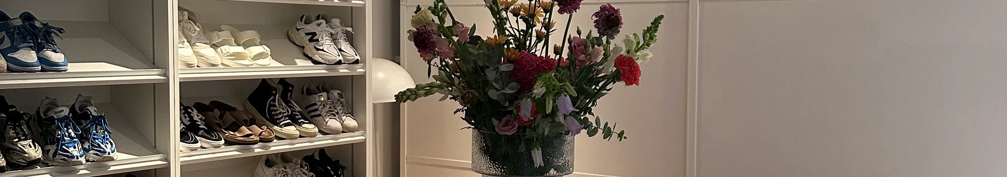 Ankleidezimmer mit großzügigem Schuhschrank – Bild 4