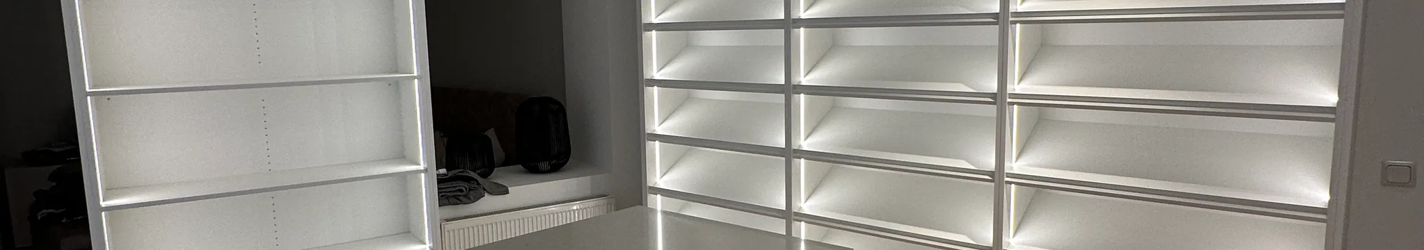 Ankleidezimmer mit großzügigem Schuhschrank – Bild 5