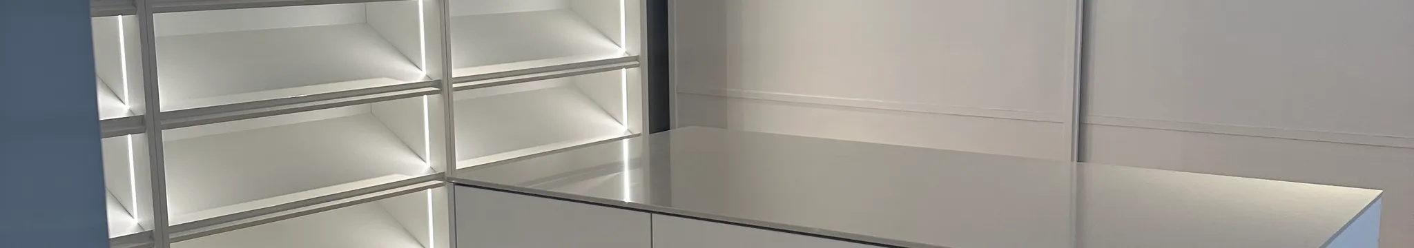 Ankleidezimmer mit großzügigem Schuhschrank – Bild 3