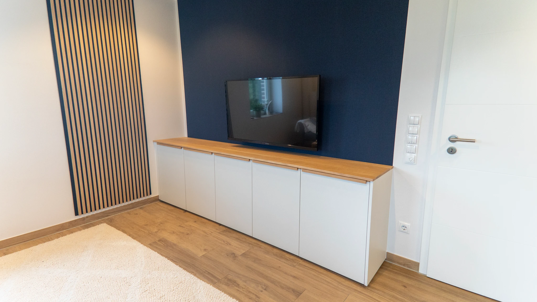 Schwebendes Sideboard – Bild 1