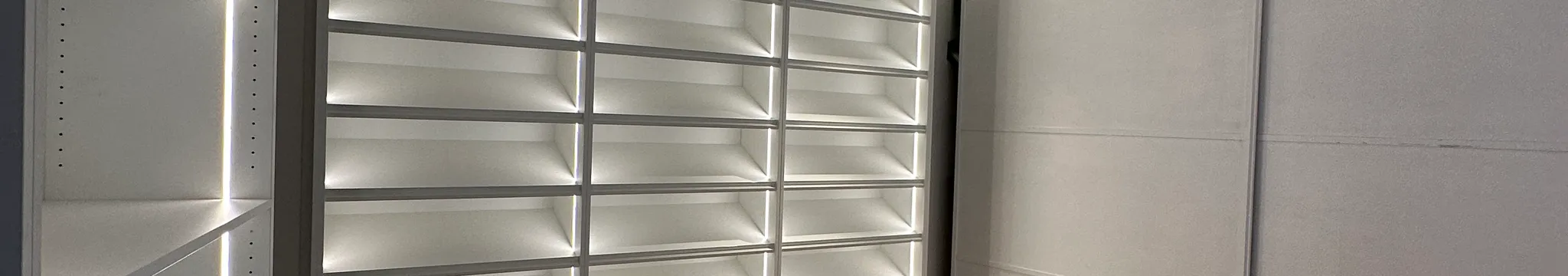 Ankleidezimmer mit großzügigem Schuhschrank – Bild 6